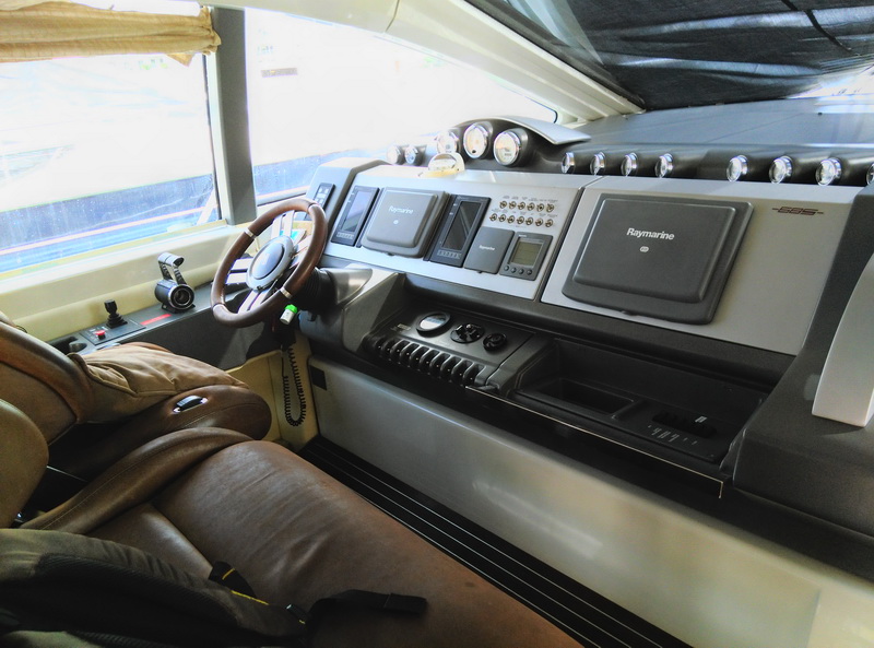 Azimut yacht 68 ft with waverunner Jetski