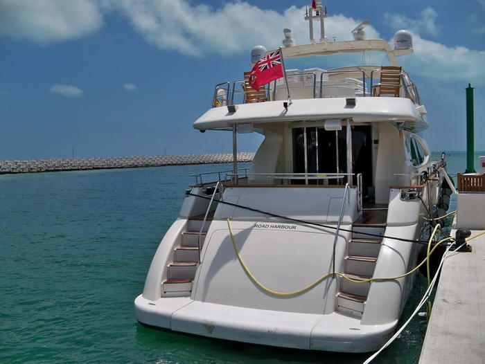 Azimut 85 back view