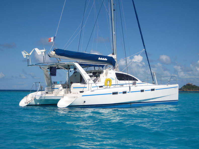 42 ft Leopard sailing catamaran anchored on turquoise Caribbean water, private catamaran charter Cancun to Isla Mujeres