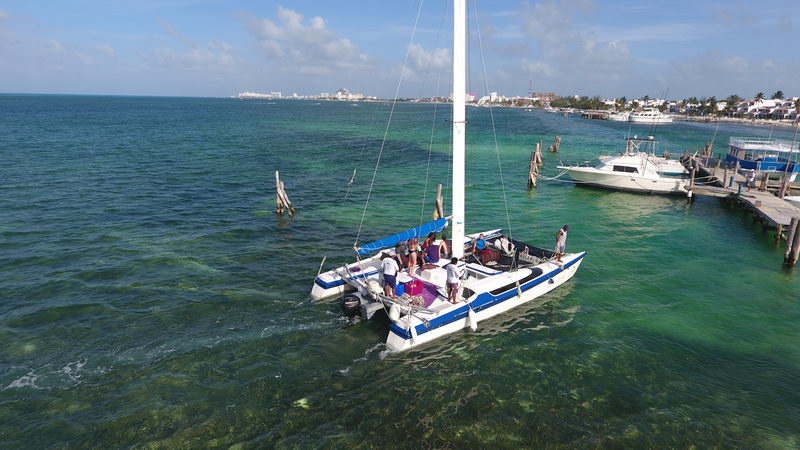 Cancun Catamaran sailing tour to Isla Mujeres for groups & f…