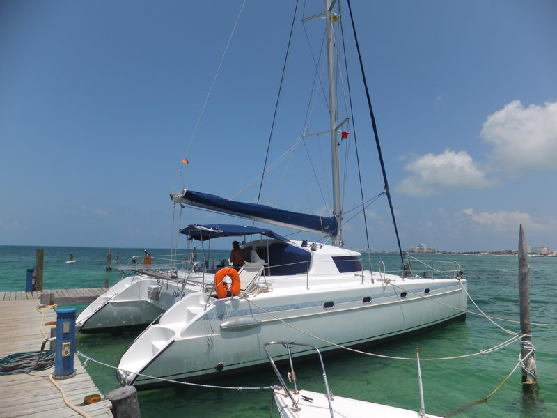 Cancun Catamarans Bahia Lady 35 people tour sailing to Isla …