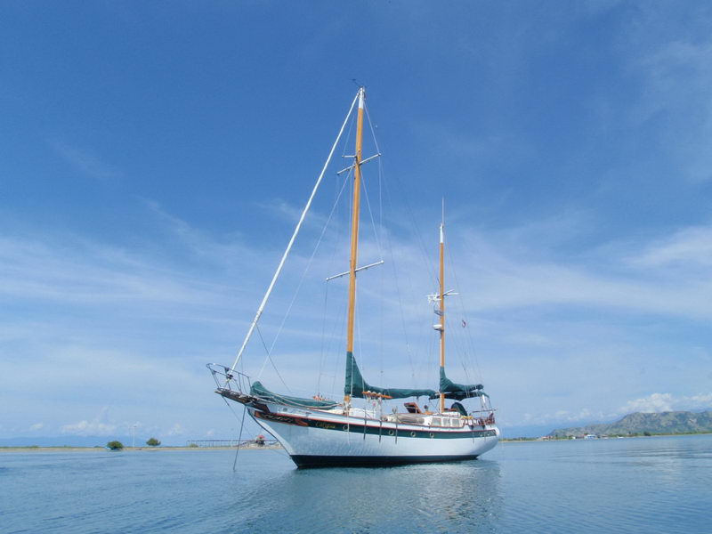 Sailing on 55 ft Sailboat Calypsa caribbean's movie star